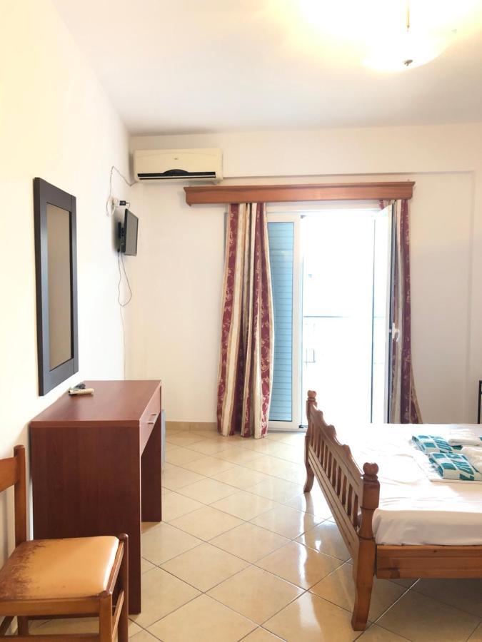 Center Hotel Pirro Химар Екстериор снимка