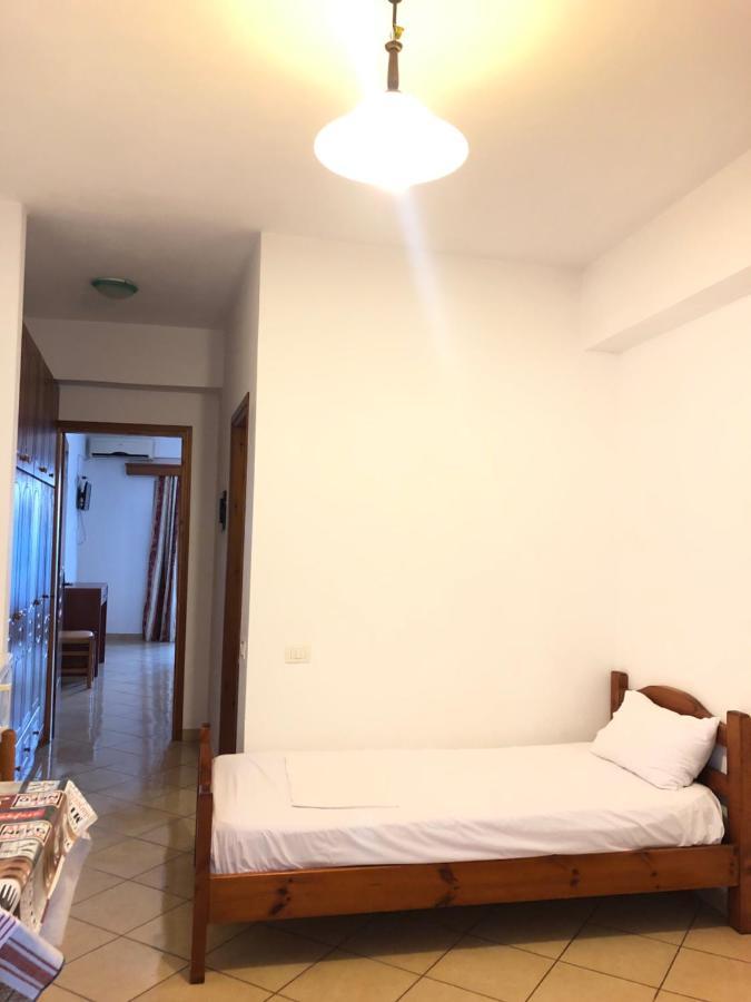 Center Hotel Pirro Химар Екстериор снимка
