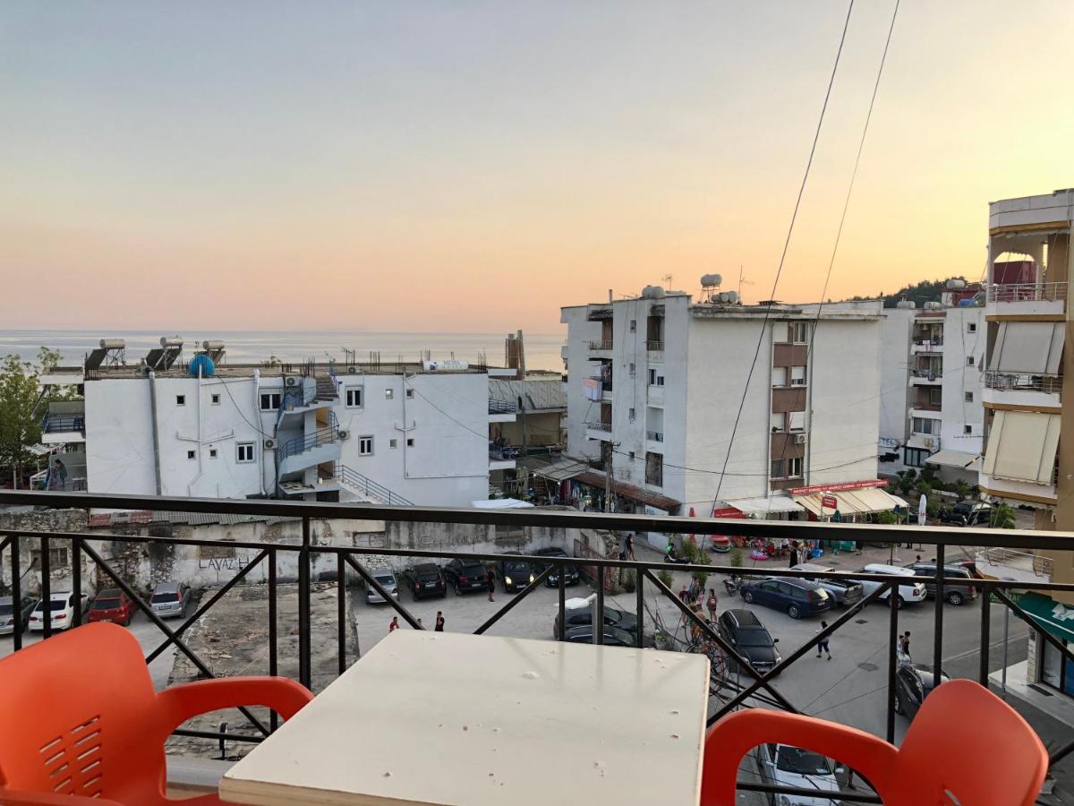 Center Hotel Pirro Химар Екстериор снимка