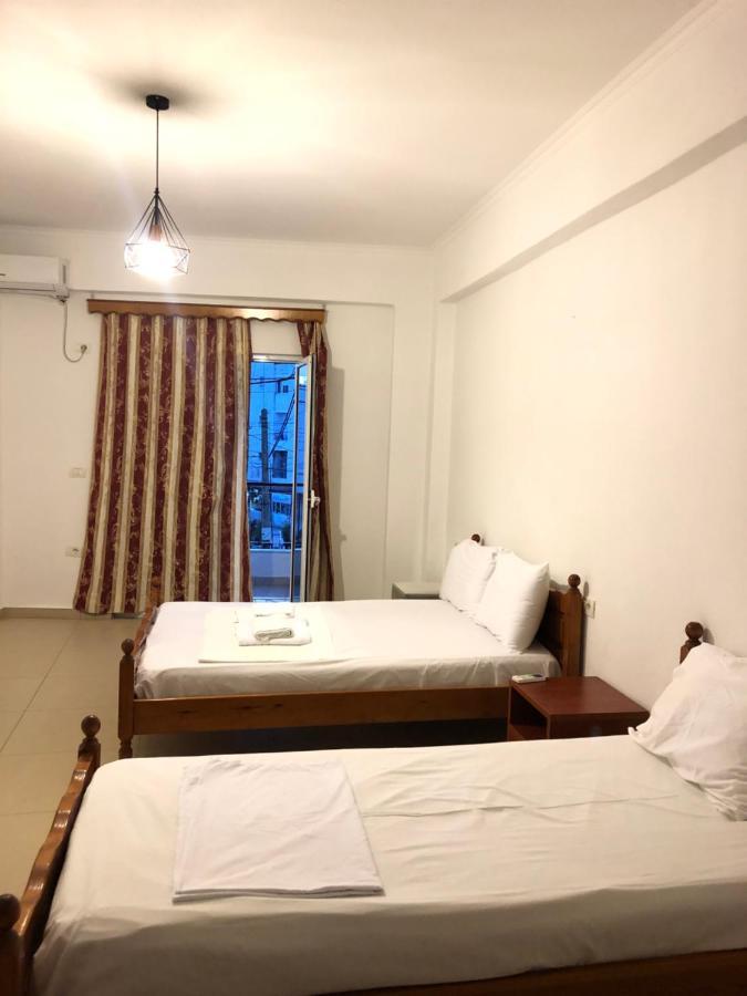 Center Hotel Pirro Химар Екстериор снимка