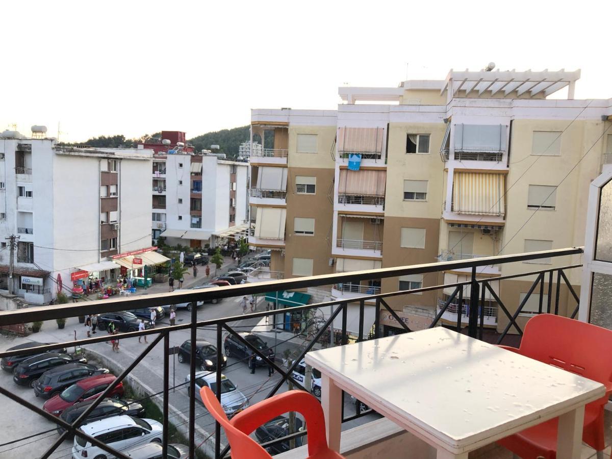 Center Hotel Pirro Химар Екстериор снимка