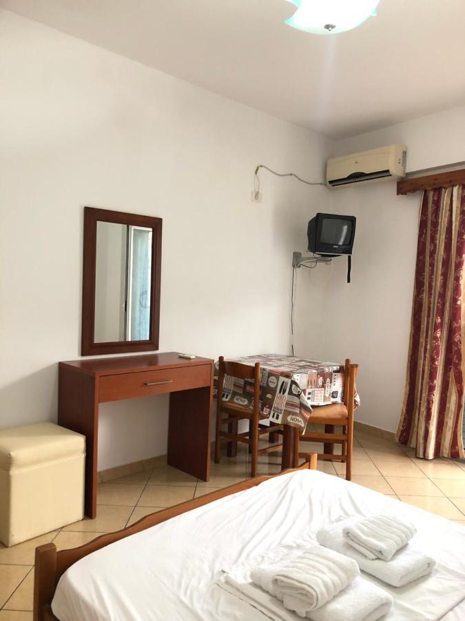 Center Hotel Pirro Химар Екстериор снимка