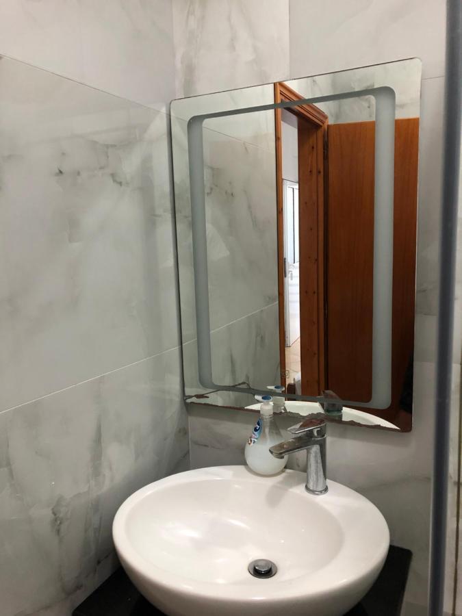 Center Hotel Pirro Химар Екстериор снимка