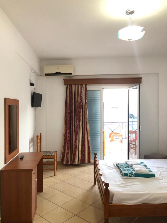 Center Hotel Pirro Химар Екстериор снимка
