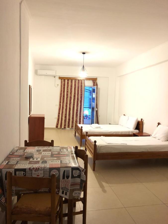 Center Hotel Pirro Химар Екстериор снимка