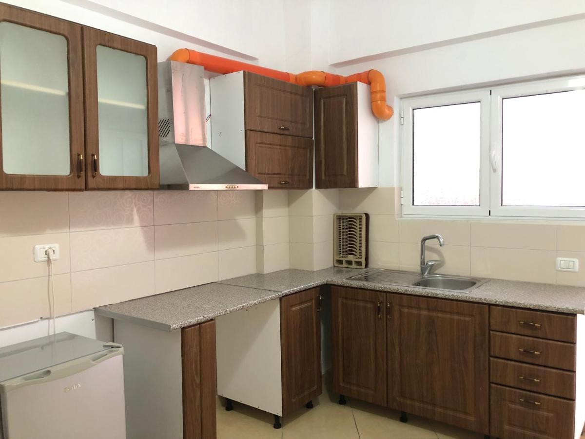 Center Hotel Pirro Химар Екстериор снимка