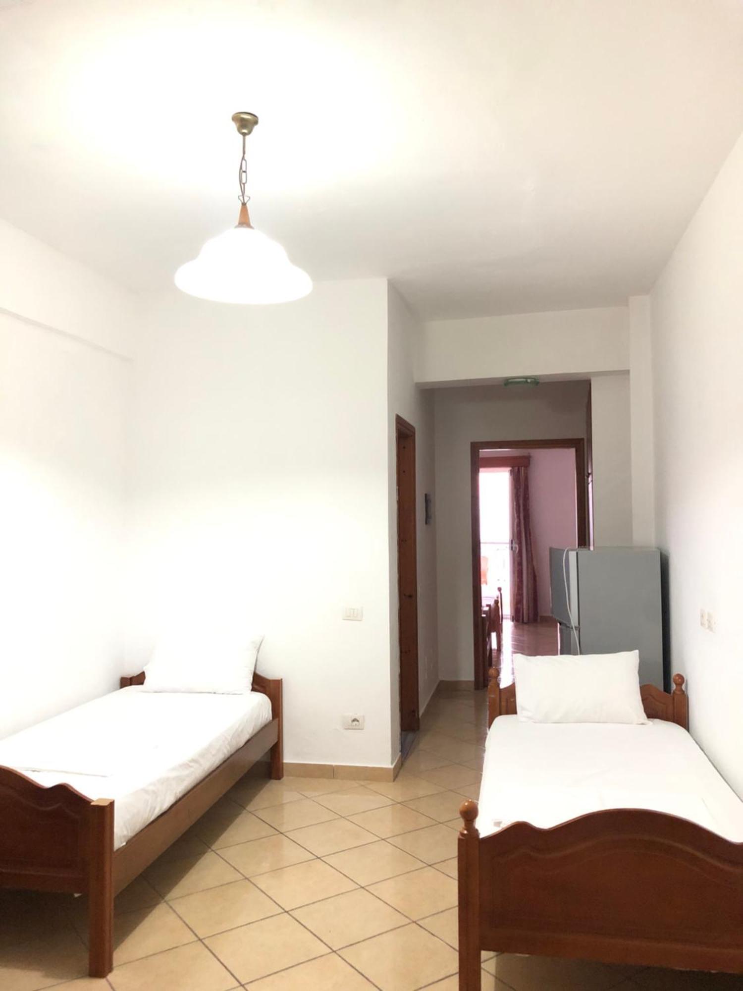 Center Hotel Pirro Химар Екстериор снимка